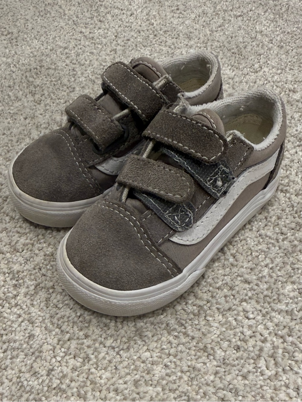 Toddler Vans Casual Velcro Sneakers in Grey